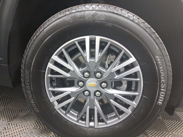 Used 2025 Chevrolet Traverse LT AWD/4WD image 11