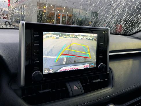 Used 2021 Toyota RAV4 XLE image 28