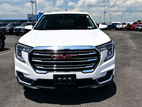 Used 2024 GMC Terrain SLT AWD/4WD image 3