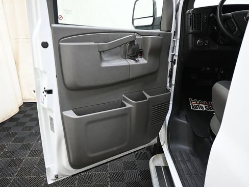 Used 2025 GMC Savana 2500 w/ Driver Convenience Package RWD image 18