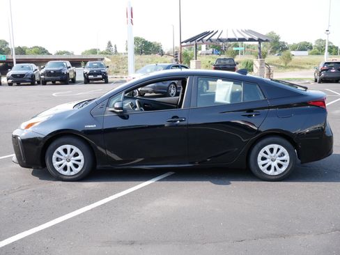 Used 2021 Toyota Prius LE FWD image 4