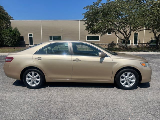 Used 2010 Toyota Camry LE FWD image 2