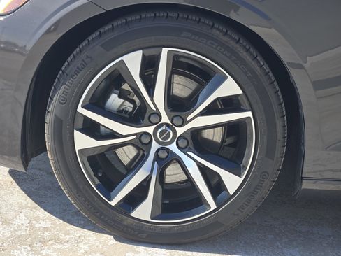 Used 2025 Volvo S60 B5 Core image 15