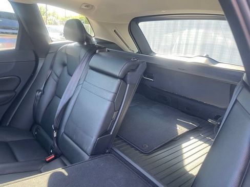 Used 2018 Volvo XC60 T5 Momentum w/ Vision Package AWD/4WD image 14