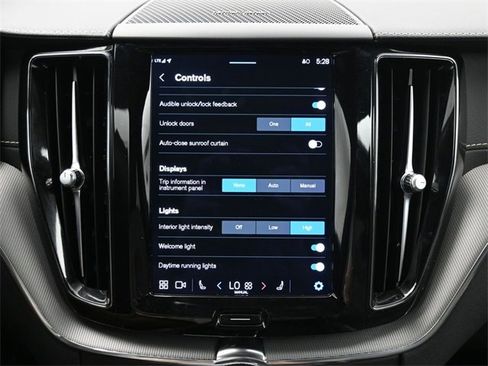 Used 2022 Volvo XC60 B6 R-Design w/ Protection Package Premier image 18