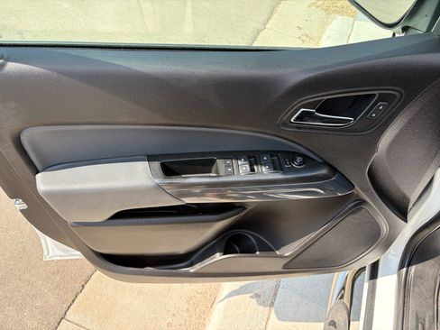 Used 2018 Chevrolet Colorado Z71 AWD/4WD image 9