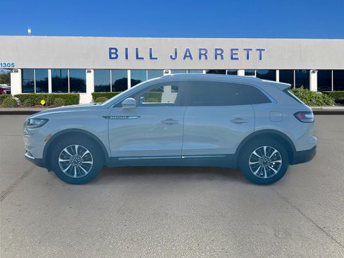 Used 2023 Lincoln Nautilus FWD w/ Premium Package image 4