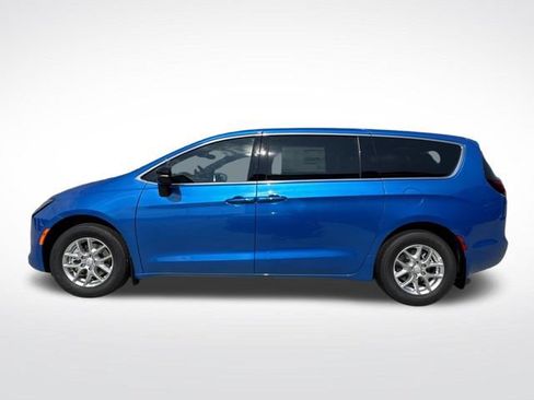 New 2027 Chrysler Pacifica Select w/ Family Tech Group FWD image 5