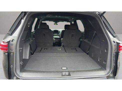 Used 2024 Chevrolet Traverse LT image 9