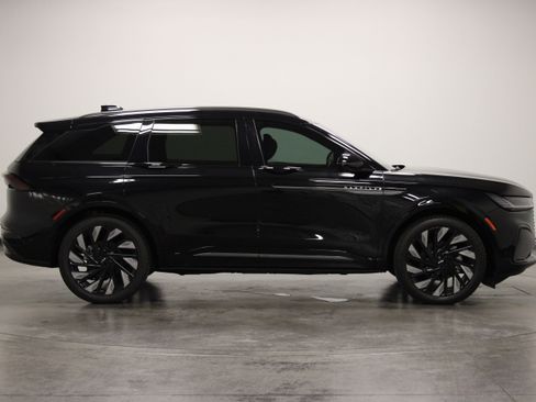 Used 2024 Lincoln Nautilus Reserve w/ Equipment Group 202A AWD/4WD image 9
