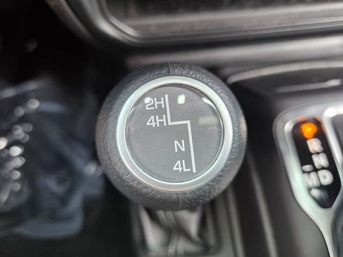 Used 2025 Jeep Wrangler Unlimited Sahara AWD/4WD image 27