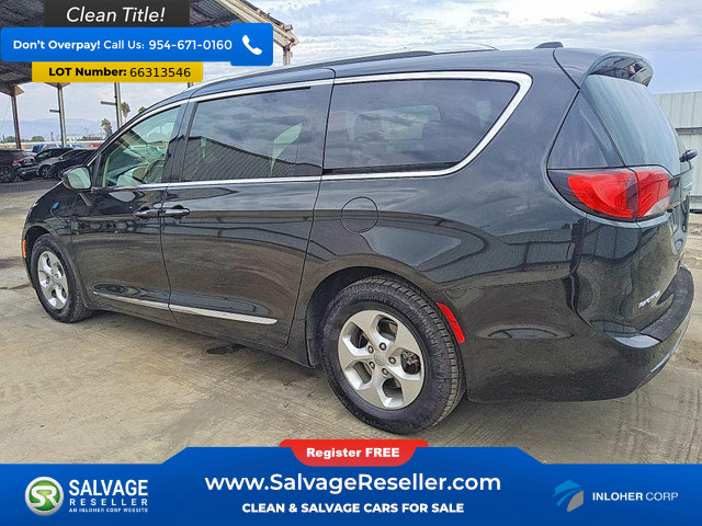 Used 2018 Chrysler Pacifica Touring-L FWD image 3