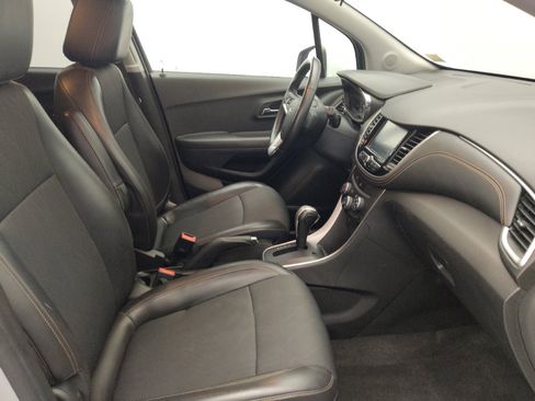 Used 2017 Chevrolet Trax LT w/ LT Convenience Package AWD/4WD image 21