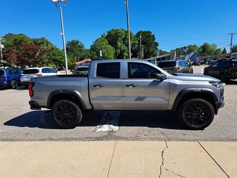 Used 2024 Chevrolet Colorado Trail Boss w/ Advanced Trailering Package AWD/4WD image 7