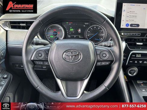 Certified 2023 Toyota Venza XLE AWD/4WD image 18