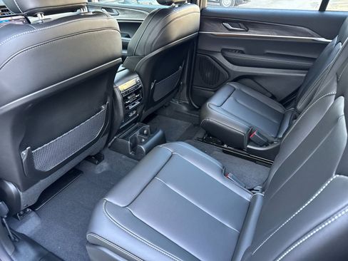 New 2025 Jeep Grand Cherokee L Limited AWD/4WD image 12