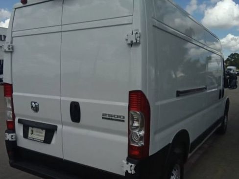 Used 2024 RAM ProMaster 2500 w/ Convenience Group FWD image 9
