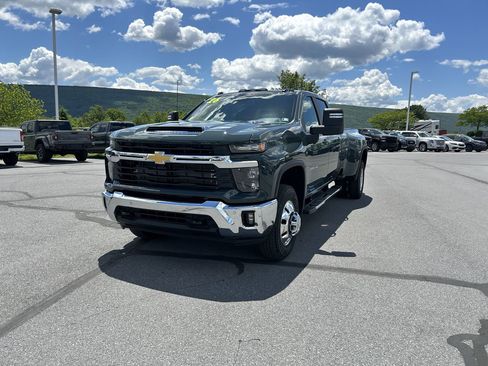 New 2026 Chevrolet Silverado 3500 LT w/ All Star Edition AWD/4WD image 3