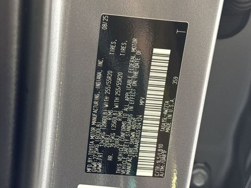 Used 2025 Toyota Grand Highlander AWD image 30