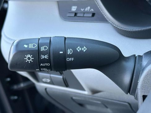 Used 2022 Toyota Highlander LE image 23