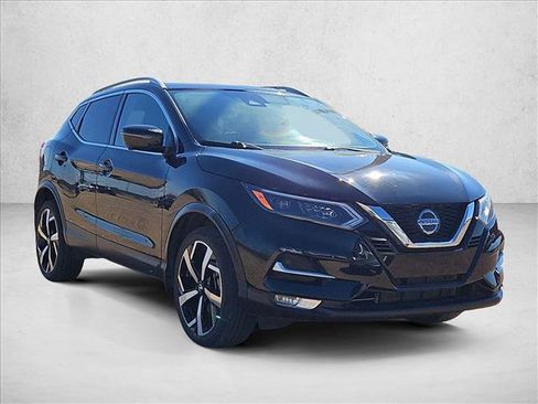 Used 2022 Nissan Rogue Sport SL w/ Premium Package image 3
