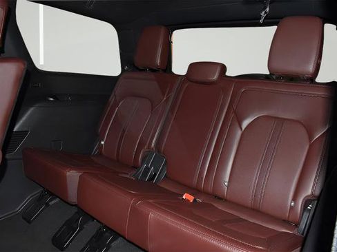 Used 2024 Ford Expedition Limited image 39