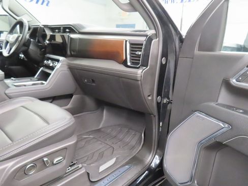 Used 2024 GMC Sierra 2500 Denali w/ Denali Reserve Package image 35