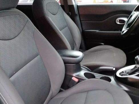 Used 2016 Kia Soul FWD image 11