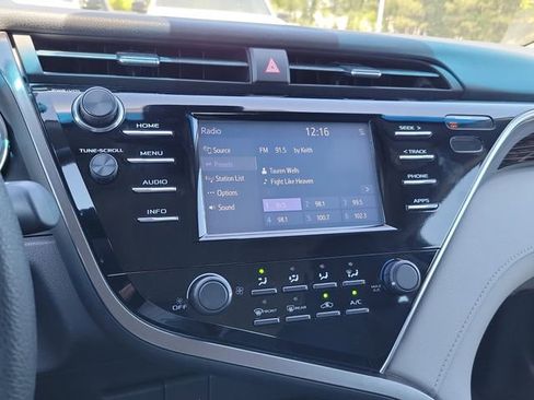 Used 2018 Toyota Camry LE FWD image 25