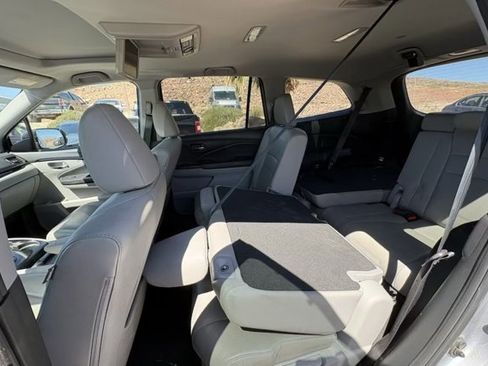 Used 2017 Honda Pilot Touring image 10