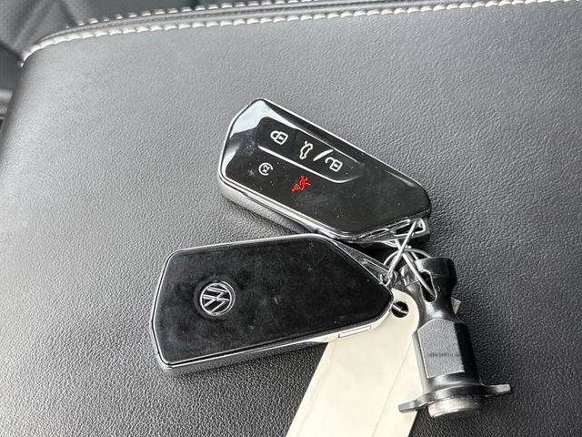 Used 2025 Volkswagen Atlas SE AWD/4WD image 11