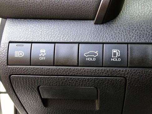 Used 2021 Toyota Camry LE FWD image 20