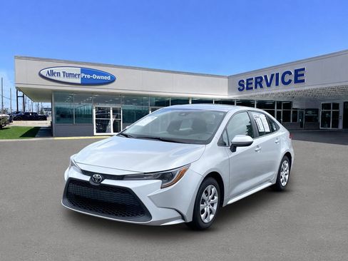 Used 2022 Toyota Corolla LE FWD image 4