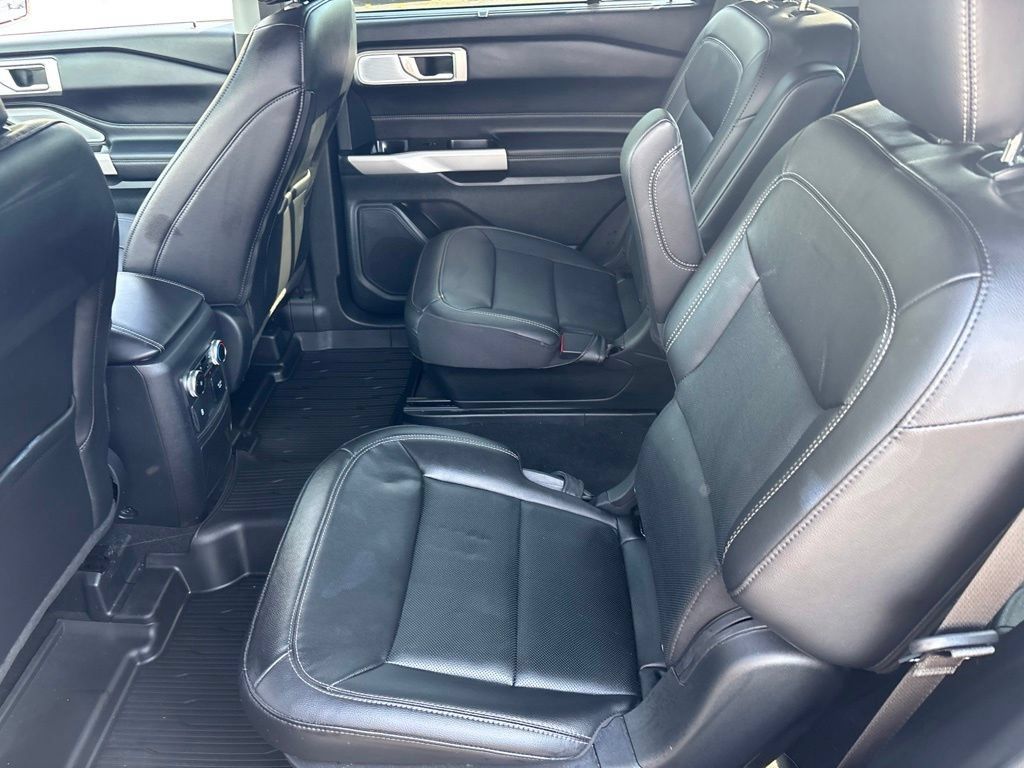 Used 2024 Ford Explorer Limited w/ Limited Technology Package AWD/4WD image 28