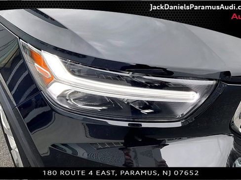 Used 2022 Volvo XC40 T5 Momentum image 28