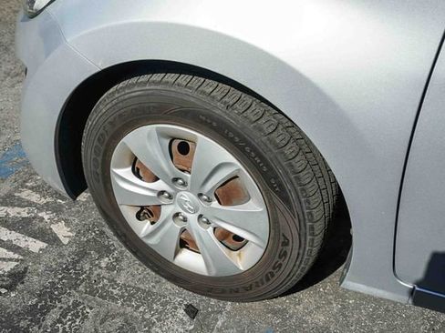 Used 2016 Hyundai Elantra SE image 10