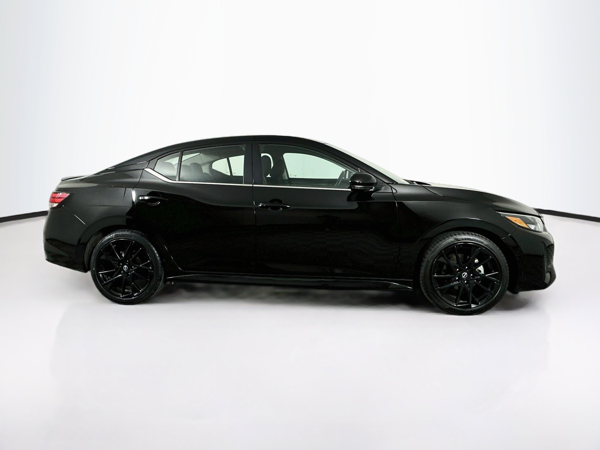 Used 2025 Nissan Sentra SR w/ Midnight Edition FWD image 10