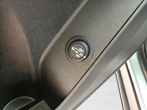 Used 2022 Chevrolet Equinox LT FWD image 12