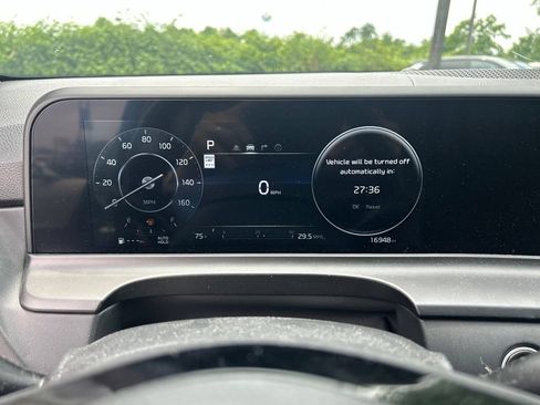 Certified 2024 Kia Seltos SX w/ SX Sunroof Package AWD/4WD image 18