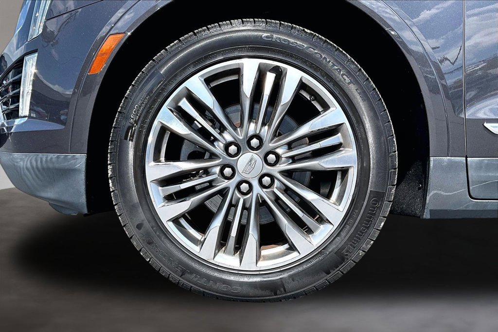 Used 2017 Cadillac XT5 Premium Luxury w/ Advanced Security Package AWD/4WD image 9