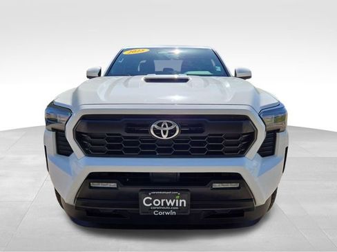 Used 2025 Toyota Tacoma TRD Sport AWD/4WD image 4