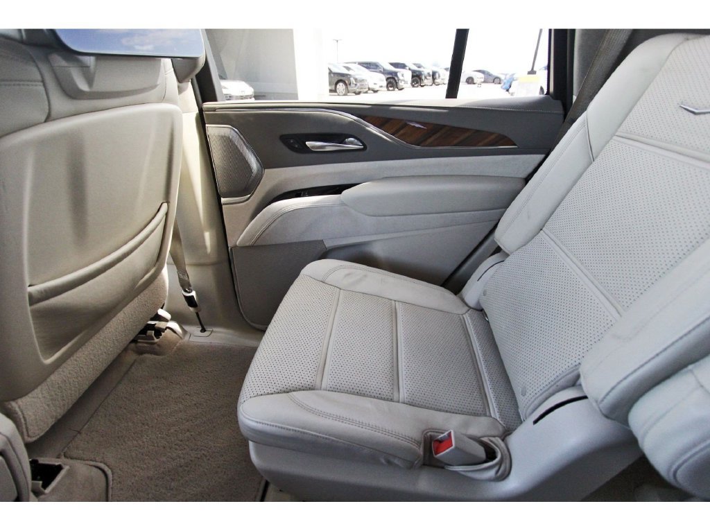 Used 2021 Cadillac Escalade Premium Luxury Platinum w/ Heavy-Duty Trailer Package AWD/4WD image 12