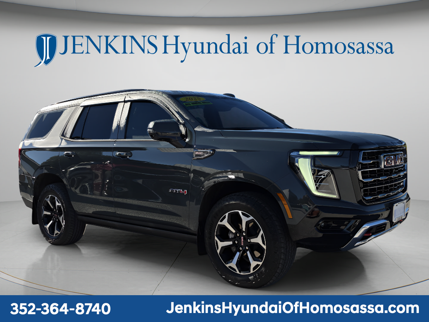 Used 2025 GMC Yukon AT4 w/ AT4 Premium Package AWD/4WD image 2
