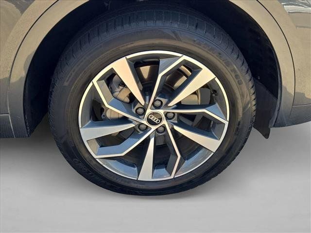 Used 2022 Audi Q5 2.0T Premium Plus w/ Premium Plus Package AWD/4WD image 13