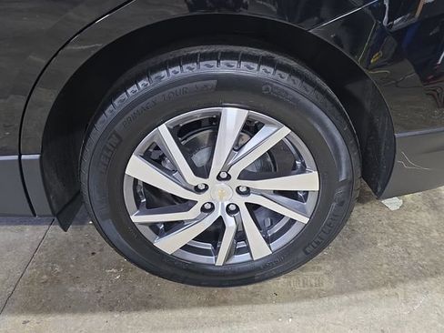 Used 2024 Chevrolet Equinox Premier AWD/4WD image 36