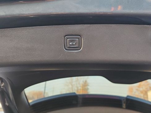 Used 2019 Chevrolet Blazer LT image 20