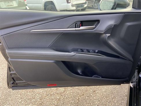 Used 2025 Toyota Camry SE image 11