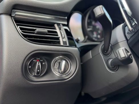 Used 2025 Porsche Macan image 16