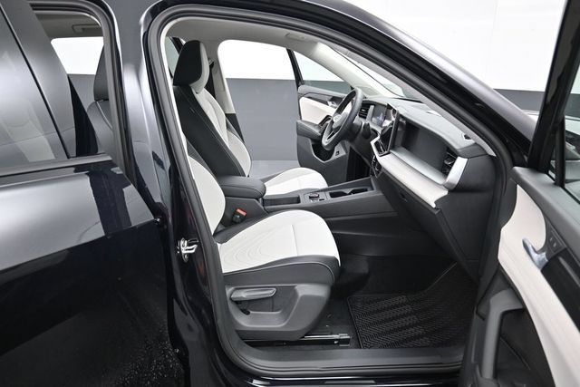 New 2026 Volkswagen Tiguan SE AWD/4WD image 14