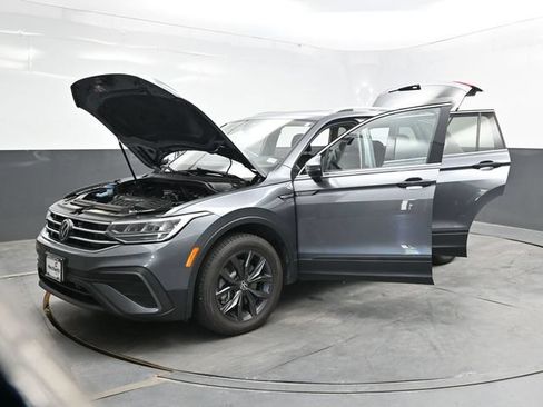 Used 2023 Volkswagen Tiguan SE AWD/4WD image 46